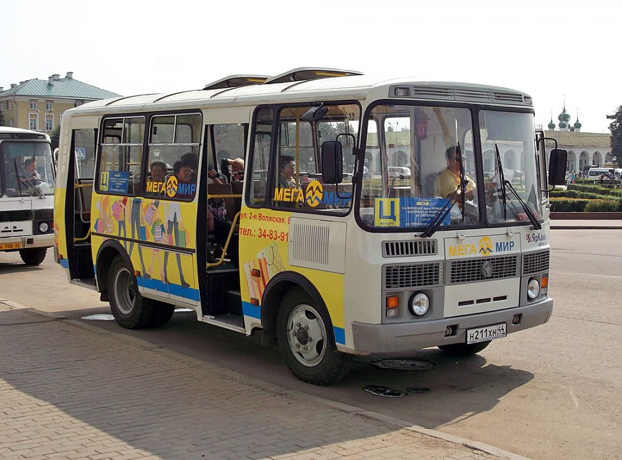 Автобус торгового центра "МегаМир" 